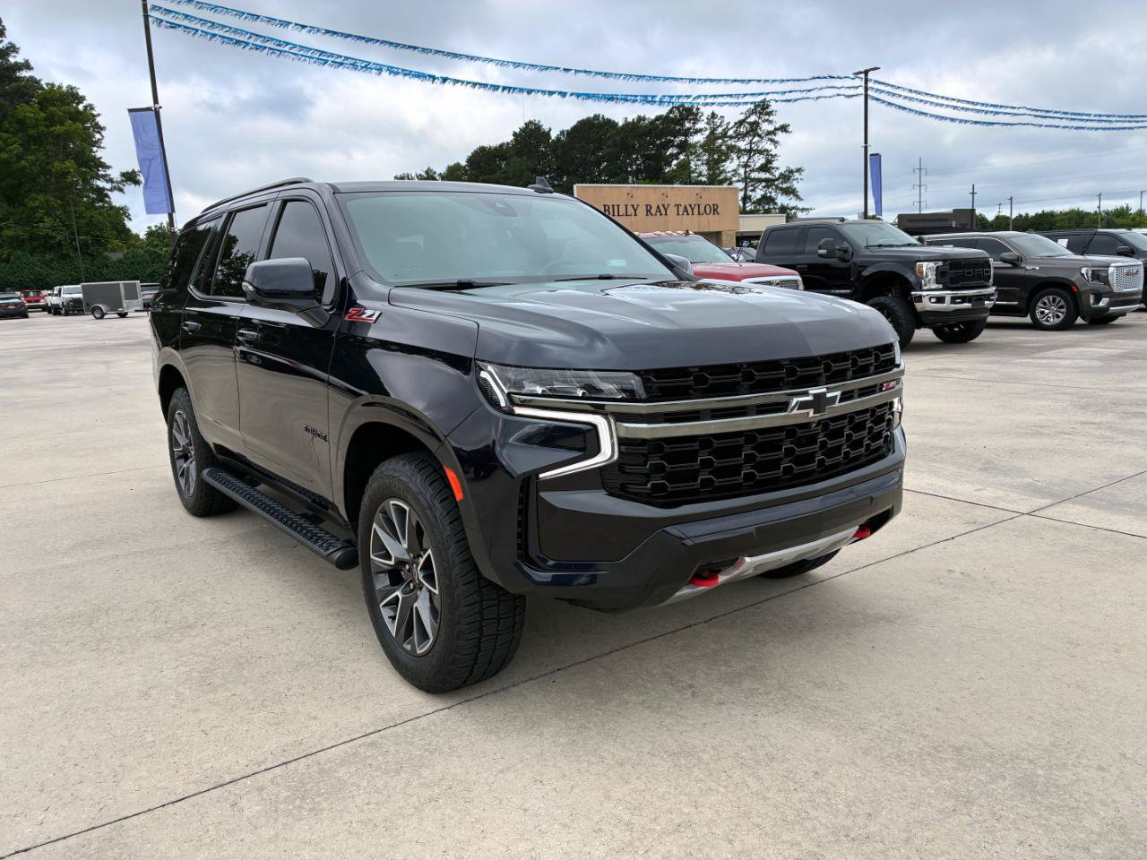 Used 2021 Chevrolet Tahoe Z71 w/ Luxury Package AWD/4WD image 4