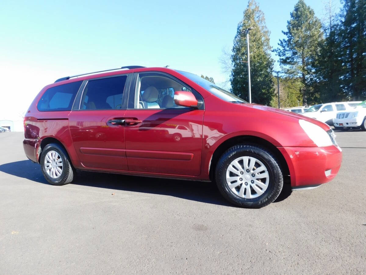 Used 2012 Kia Sedona LX image 1