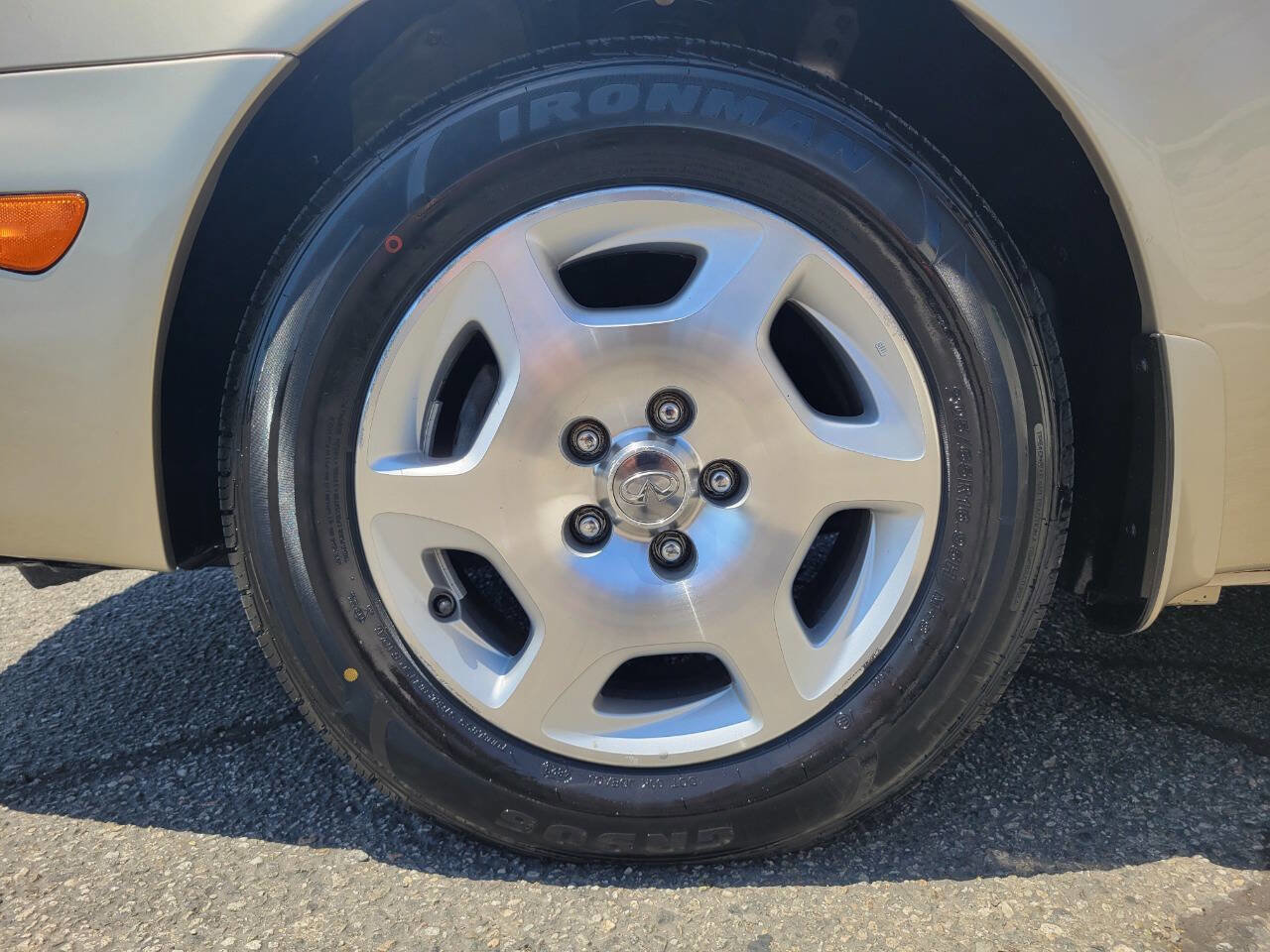 Used 2001 INFINITI I30 image 12