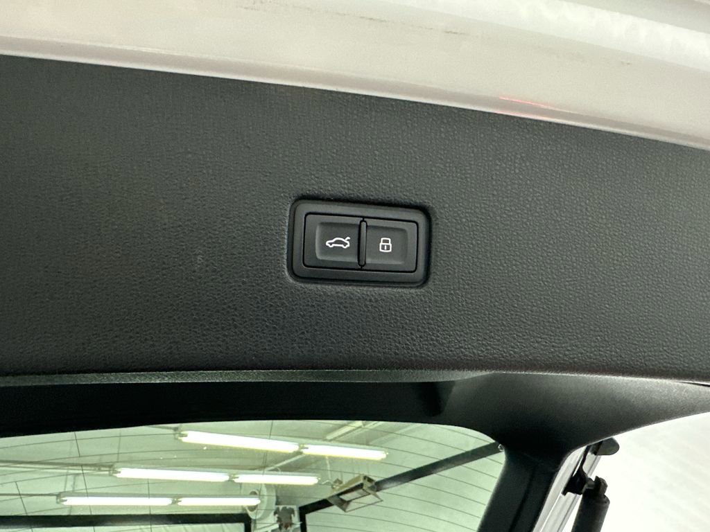 Used 2019 Audi Q8 Premium Plus w/ Premium Plus AWD/4WD image 21