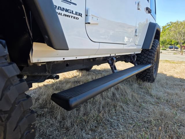 Used 2017 Jeep Wrangler Unlimited Rubicon w/ Connectivity Group AWD/4WD image 13