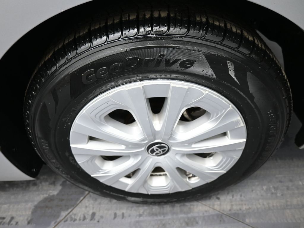 Certified 2022 Toyota Prius LE image 15