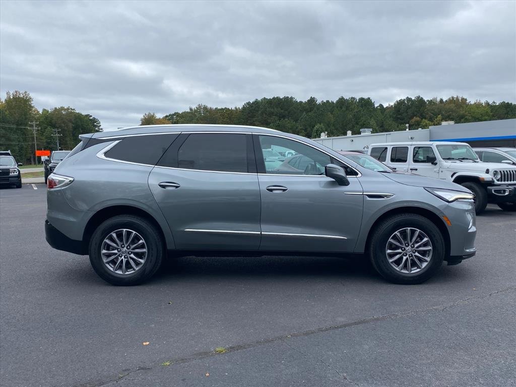 Used 2024 Buick Enclave Premium image 2