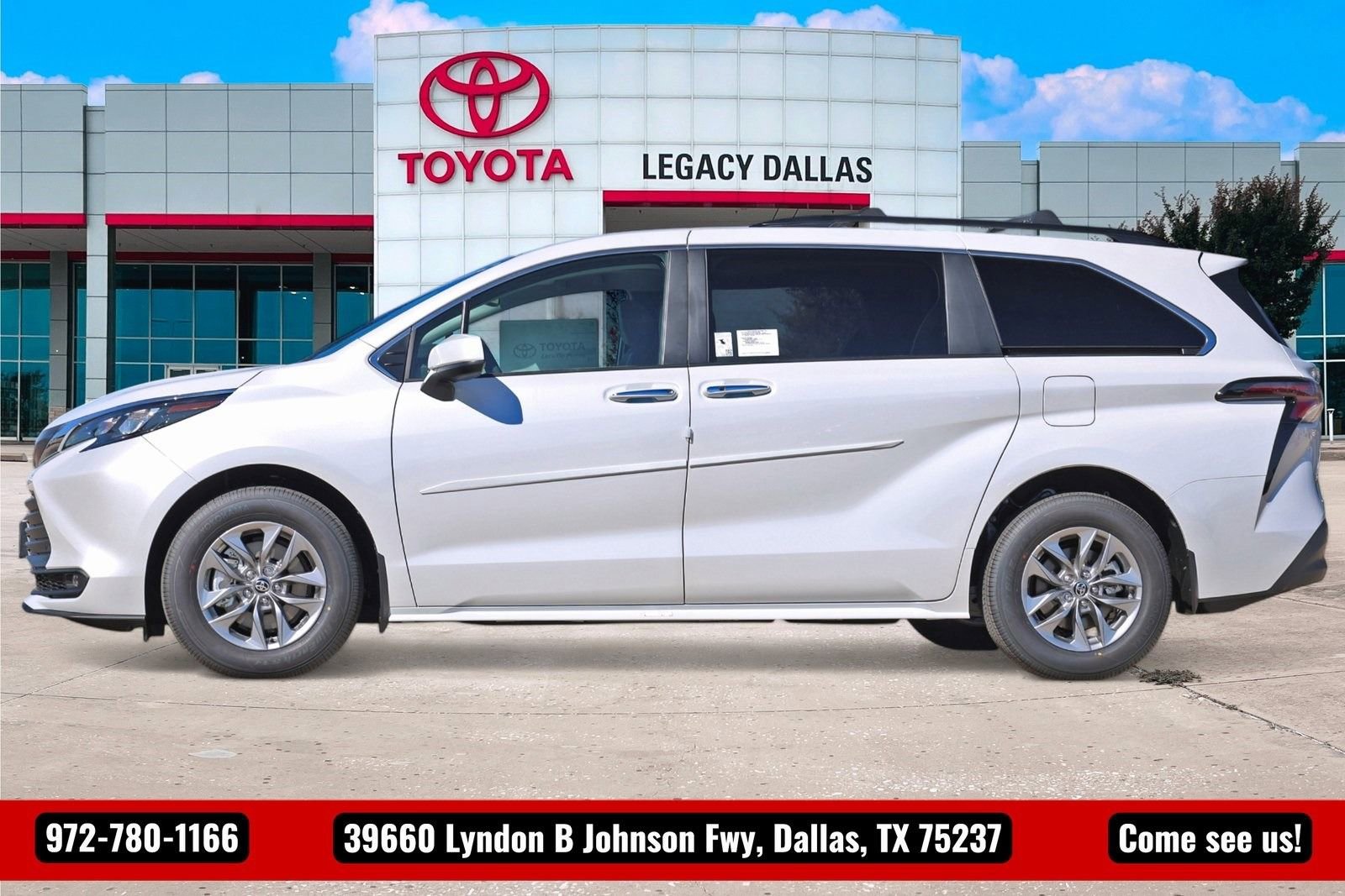 New 2026 Toyota Sienna XLE FWD image 7