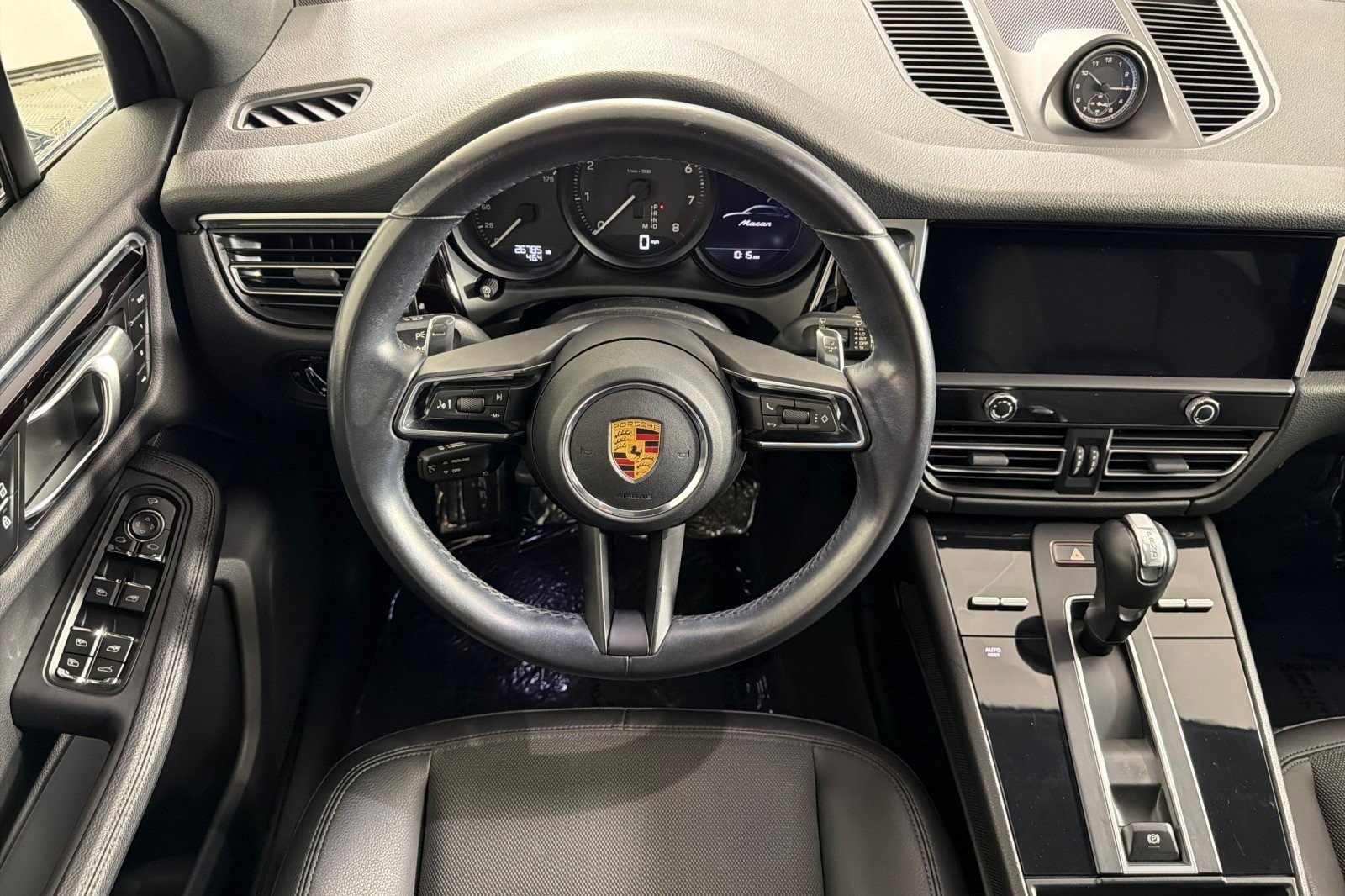 Used 2022 Porsche Macan w/ Driver Memory Package image 13