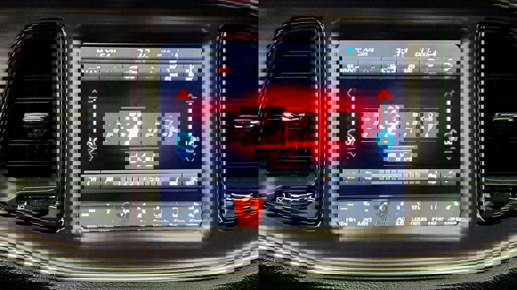 Used 2018 Dodge Challenger GT w/ Driver Convenience Group image 19