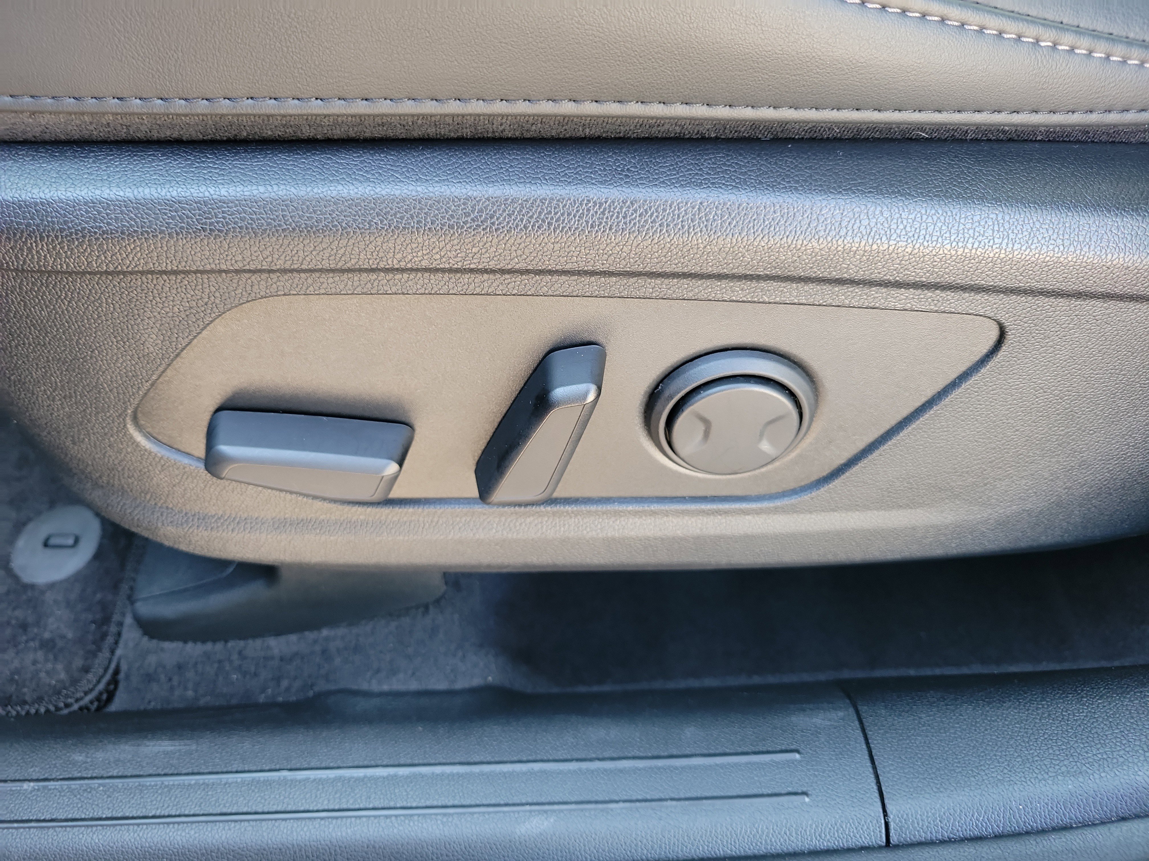 Certified 2025 Kia Sorento S image 23