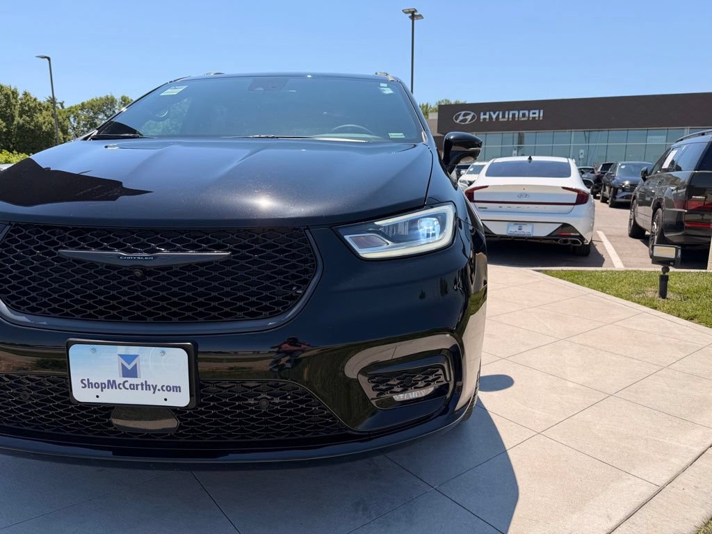 Used 2024 Chrysler Pacifica Limited w/ S Appearance Package AWD/4WD image 14