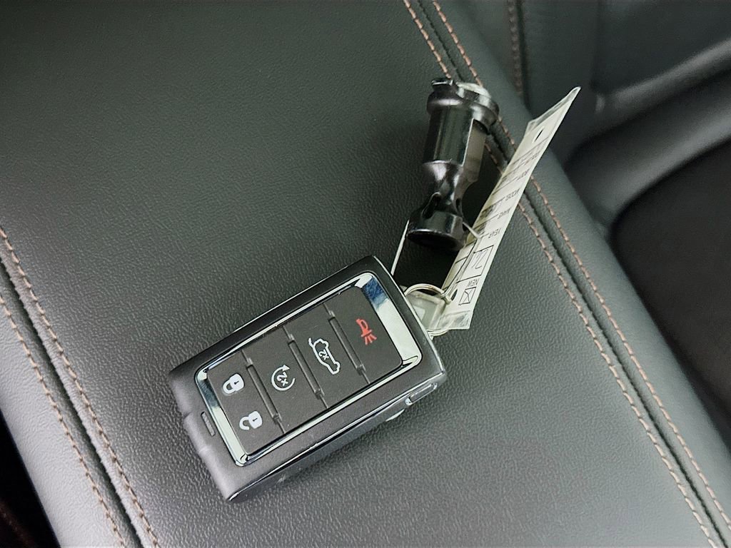 New 2026 Jeep Cherokee Overland w/ Advanced Pro Tech Group image 19