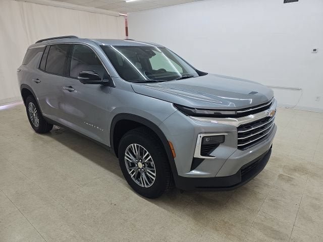 New 2026 Chevrolet Traverse LT w/ Driver Confidence Package FWD image 3