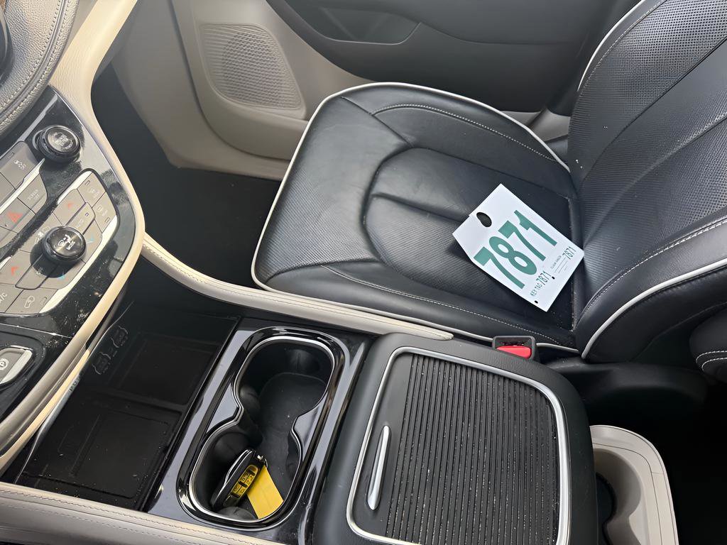 Used 2023 Chrysler Pacifica Limited image 20