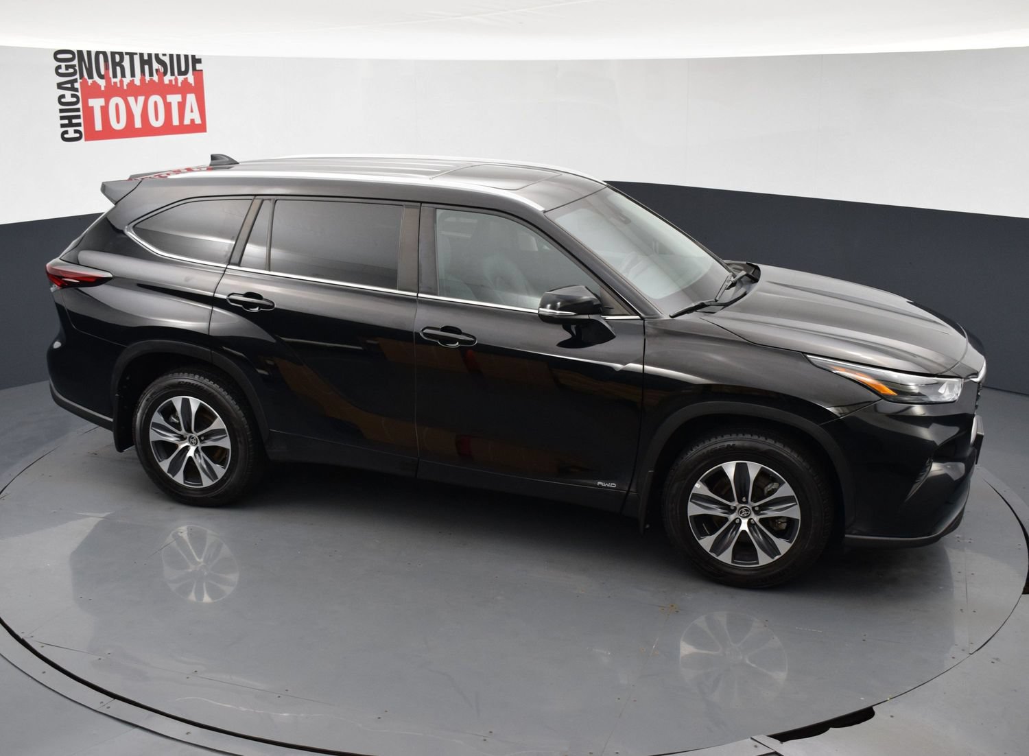 Used 2024 Toyota Highlander XLE AWD/4WD image 25