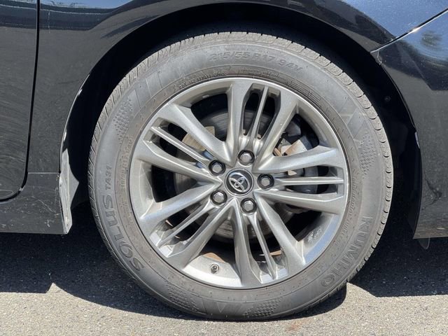 Used 2017 Toyota Camry SE image 5