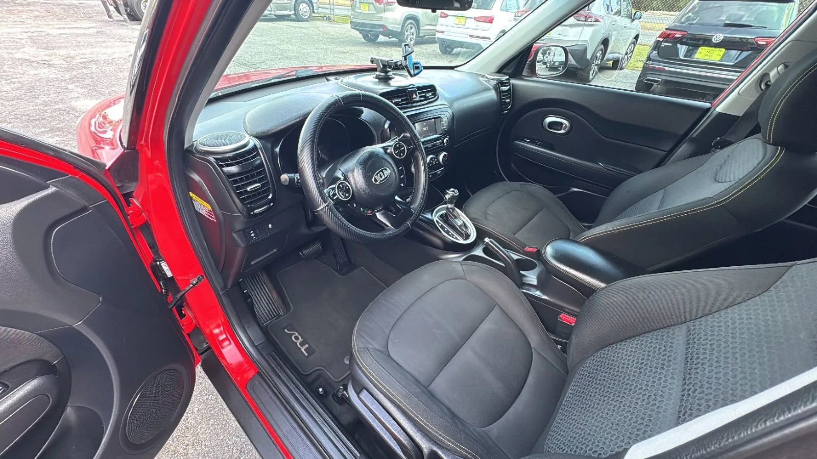 Used 2016 Kia Soul + FWD image 11