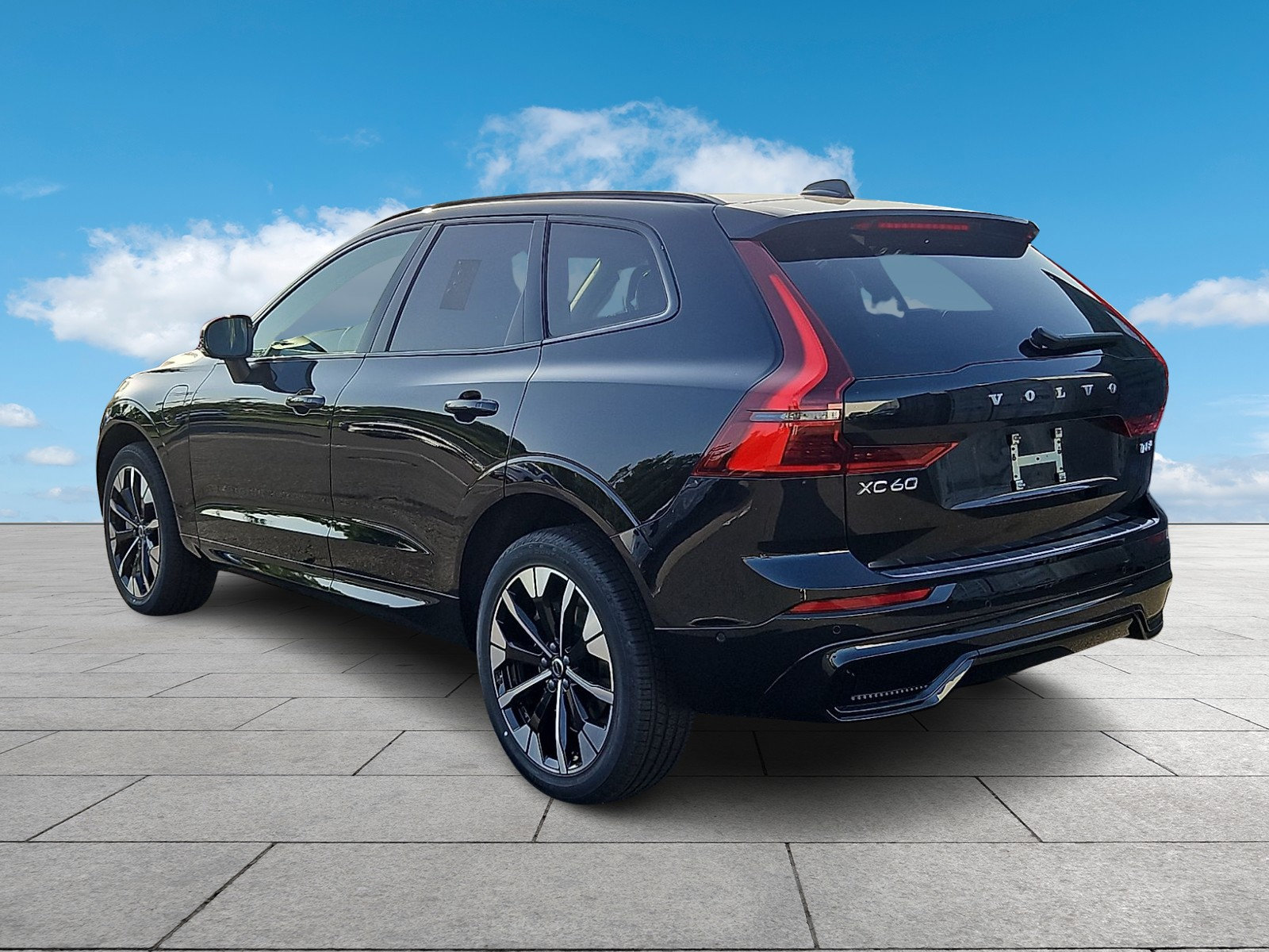 New 2026 Volvo XC60 T8 Plus w/ Protection Package Premier AWD/4WD image 4