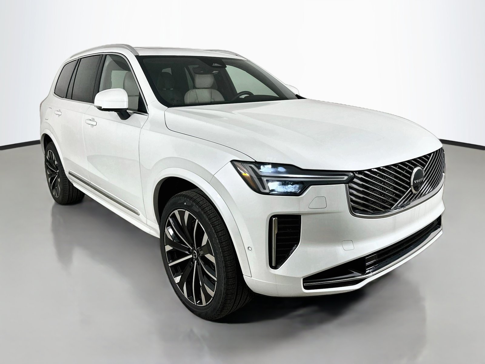 New 2026 Volvo XC90 T8 Plus w/ Protection Package AWD/4WD image 3
