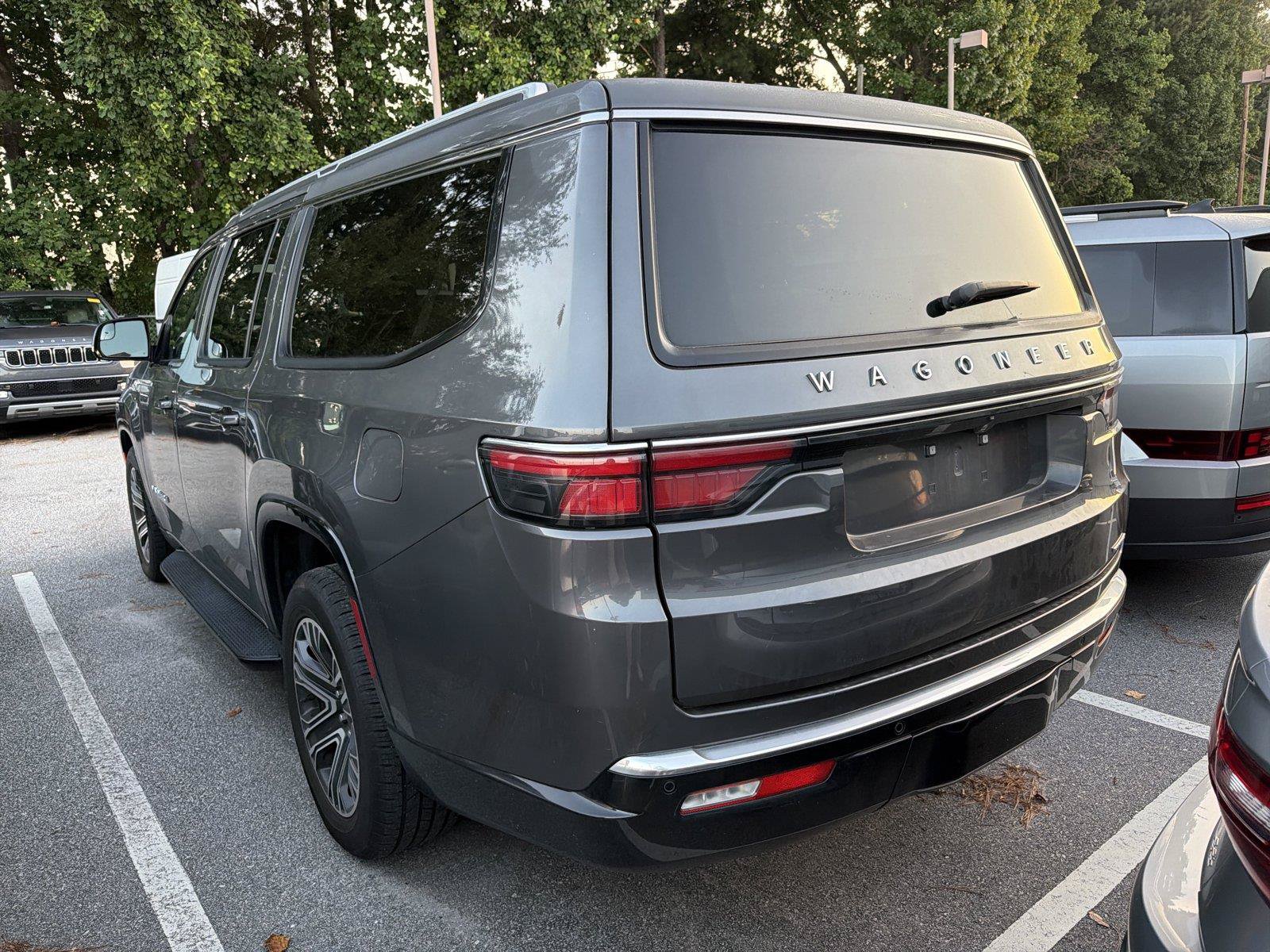 Used 2024 Jeep Wagoneer L Series II w/ Flexible Seating Group RWD image 6