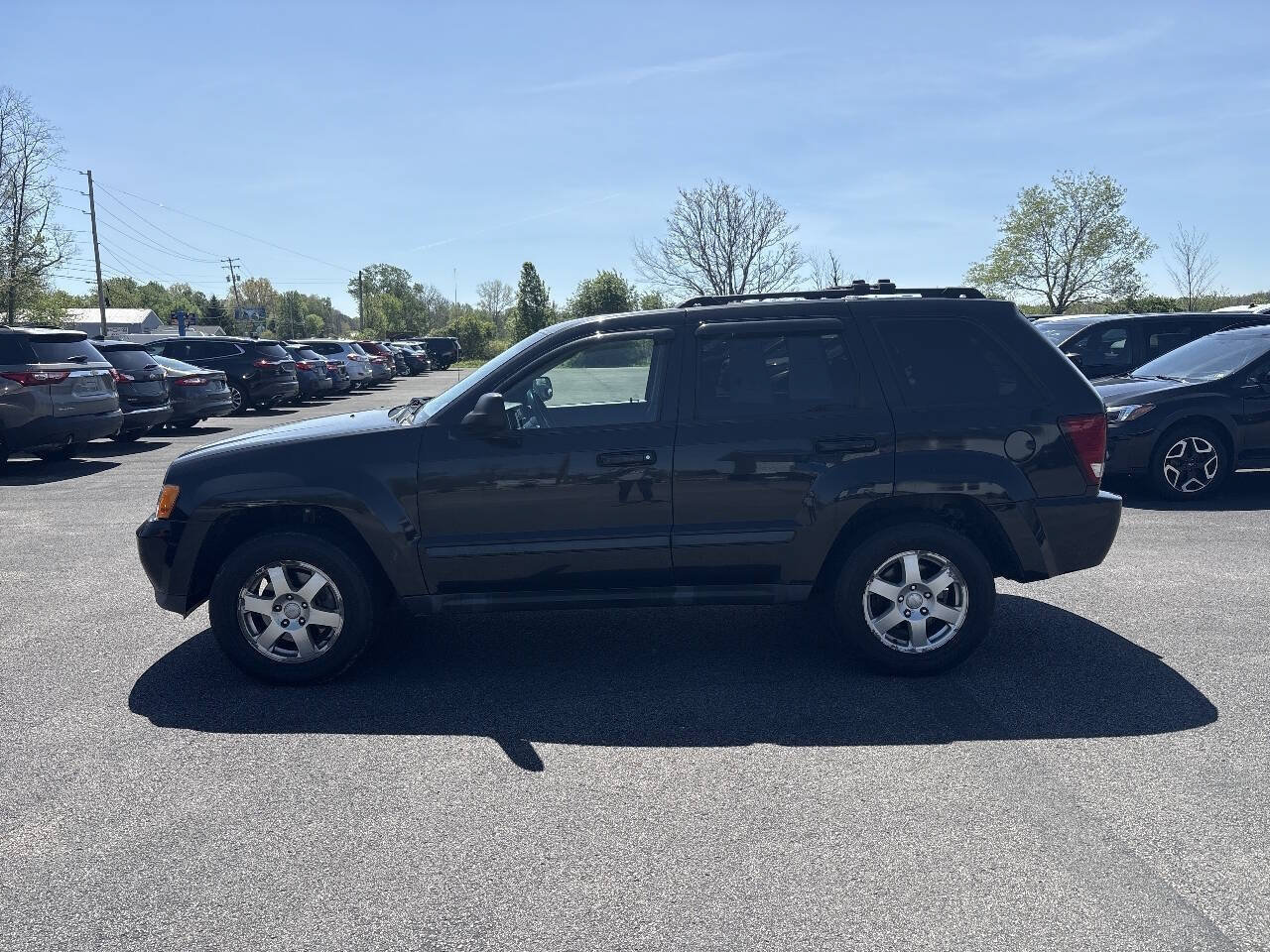Used 2009 Jeep Grand Cherokee Laredo AWD/4WD image 4