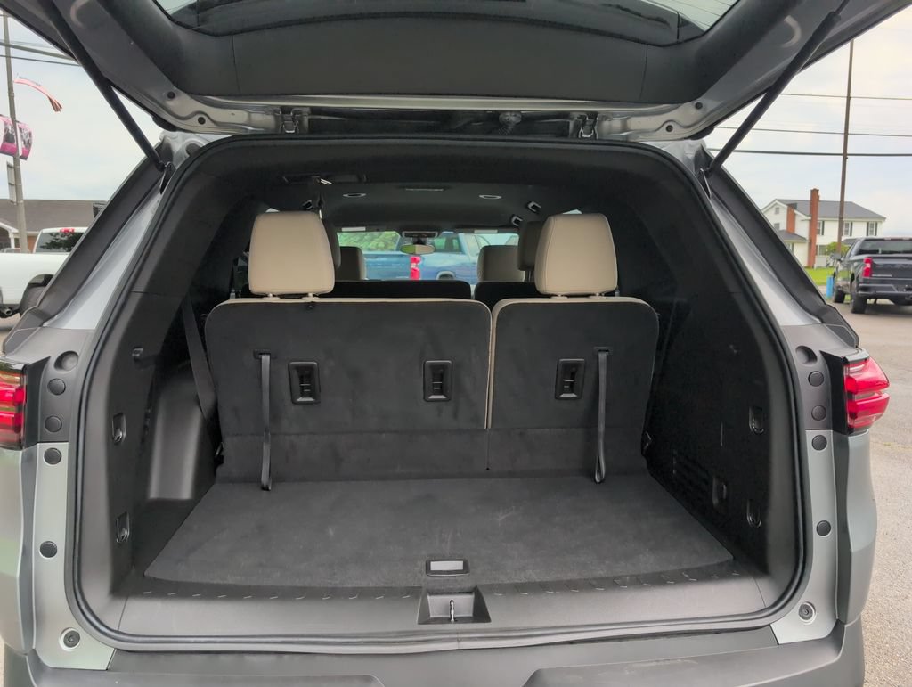Used 2023 Chevrolet Traverse LS AWD/4WD image 19