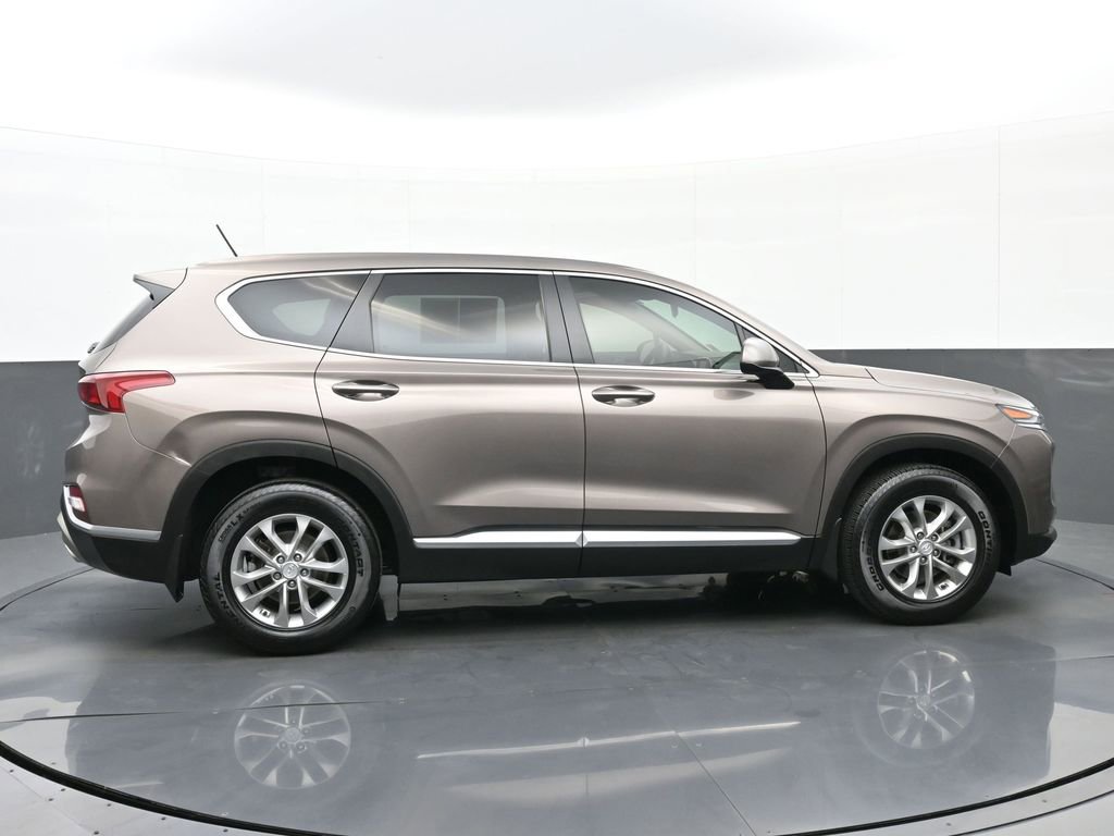 Used 2019 Hyundai Santa Fe SE FWD image 2