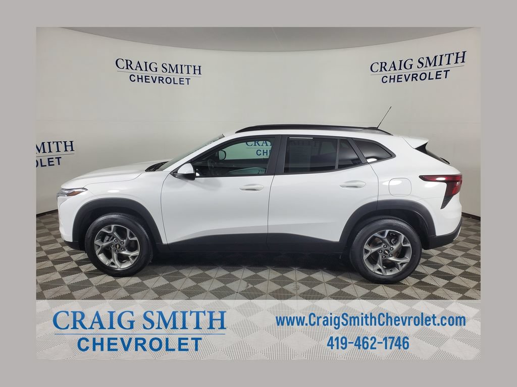 Used 2024 Chevrolet Trax LT FWD image 1