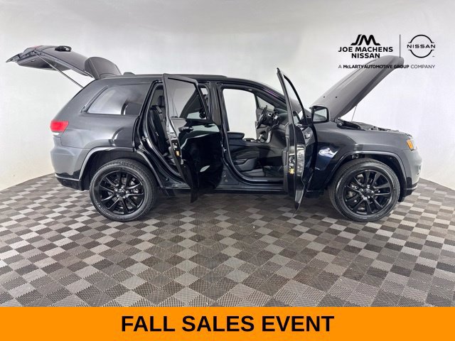 Used 2019 Jeep Grand Cherokee Altitude AWD/4WD image 27