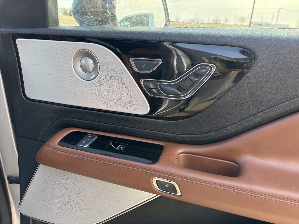 Used 2021 Lincoln Aviator Reserve w/ Equipment Group 202A image 11