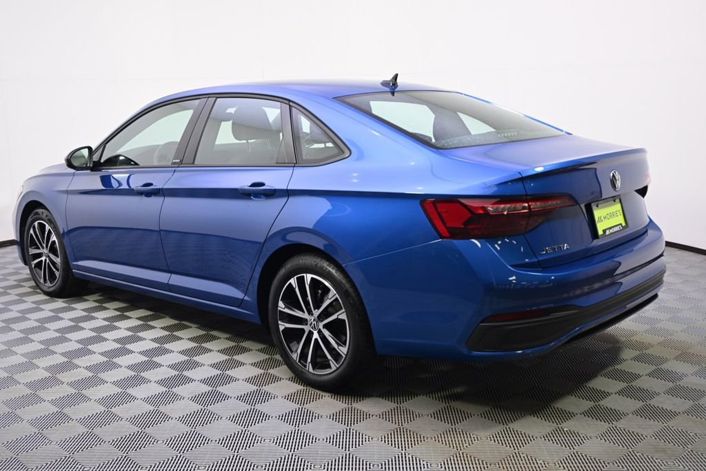 Used 2024 Volkswagen Jetta Sport FWD image 3
