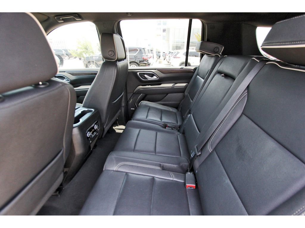 Used 2024 Chevrolet Suburban Premier RWD image 9