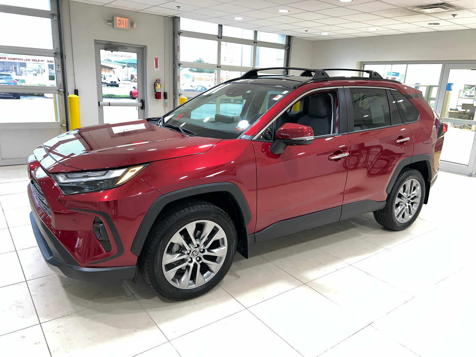 Used 2025 Toyota RAV4 Limited w/ Advanced Technology Package AWD/4WD image 5