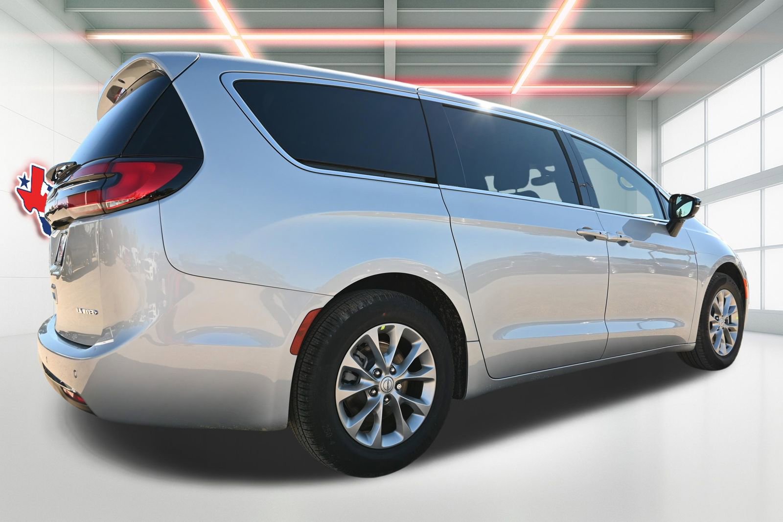 New 2026 Chrysler Pacifica Limited image 3