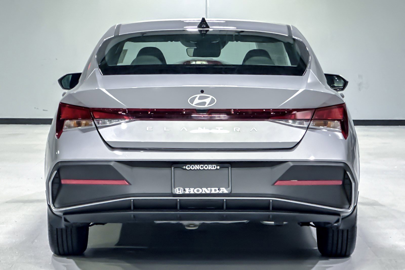 Used 2025 Hyundai Elantra SE FWD image 10