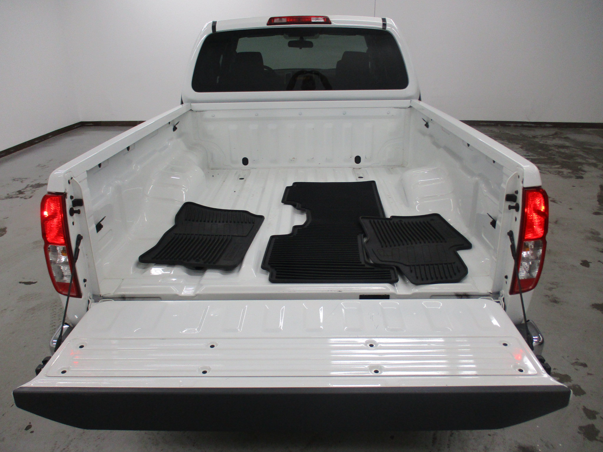 Used 2016 Nissan Frontier S RWD image 9