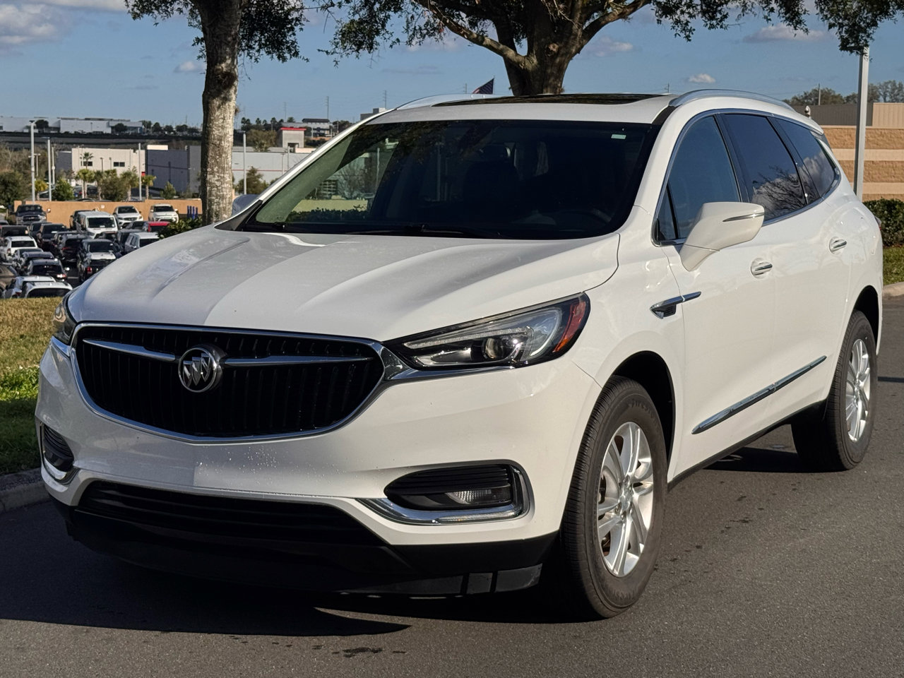 Used 2019 Buick Enclave Essence image 2