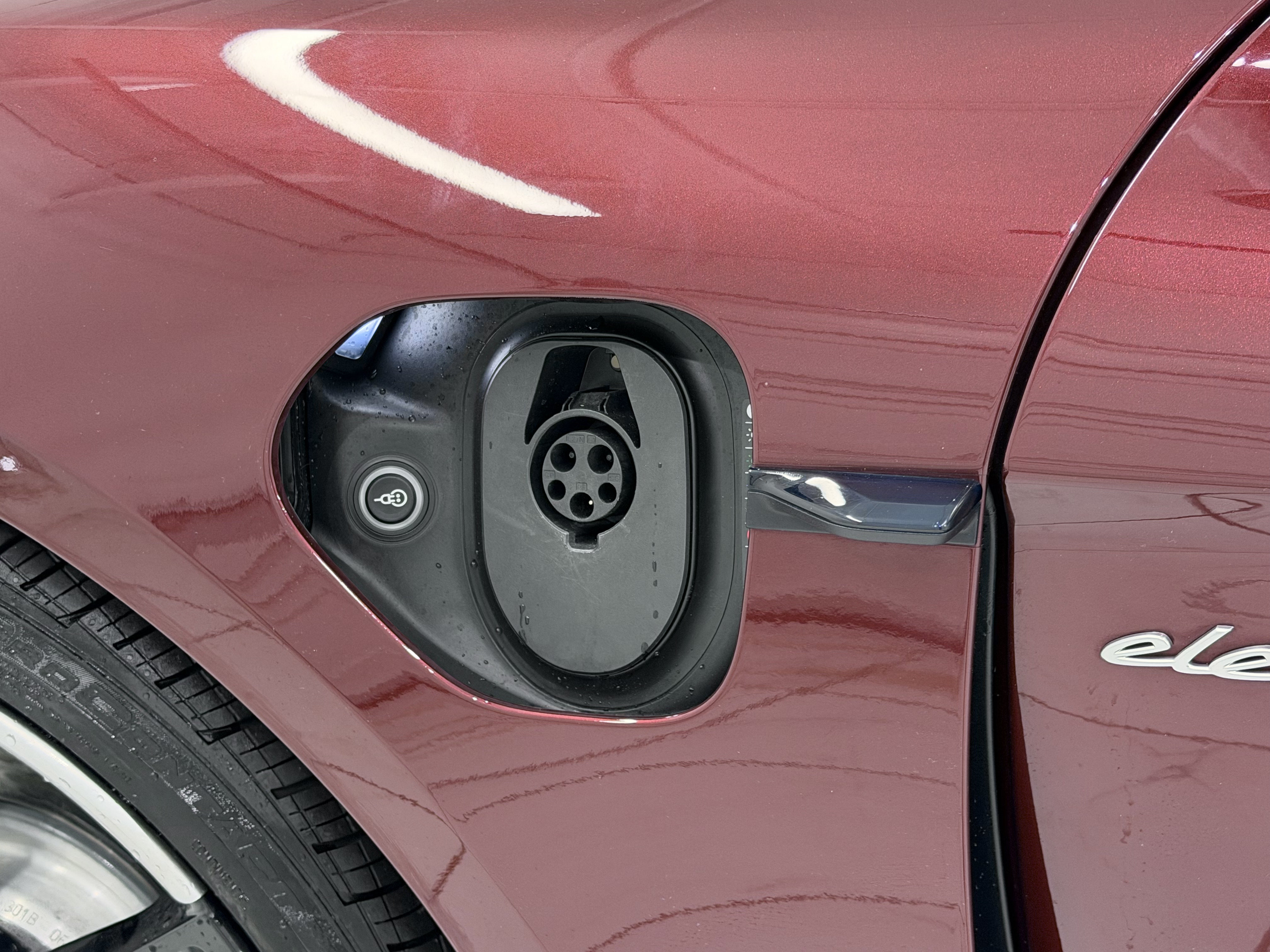 Certified 2022 Porsche Taycan 4S AWD/4WD image 67