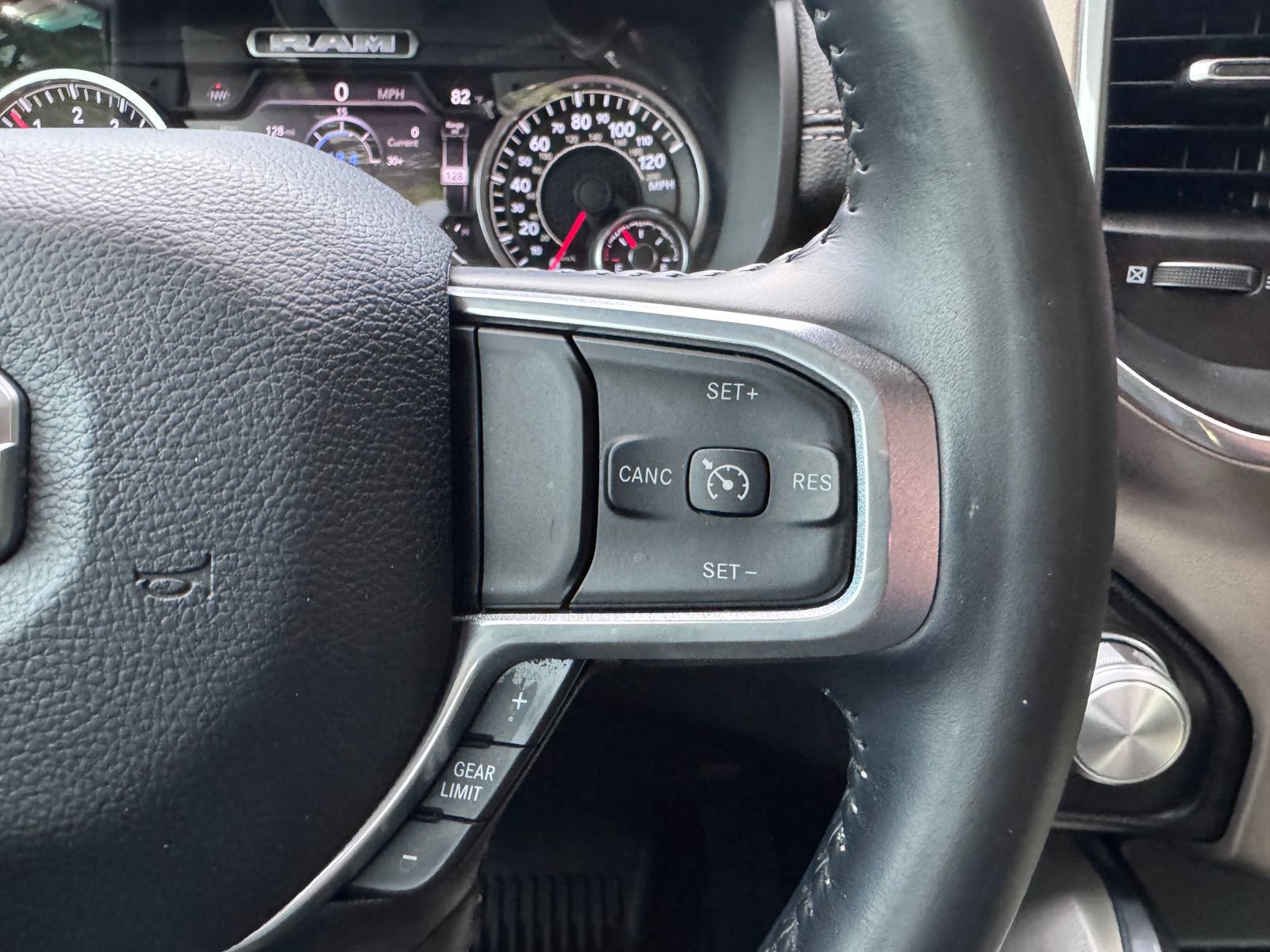 Used 2022 RAM 1500 Laramie AWD/4WD image 17