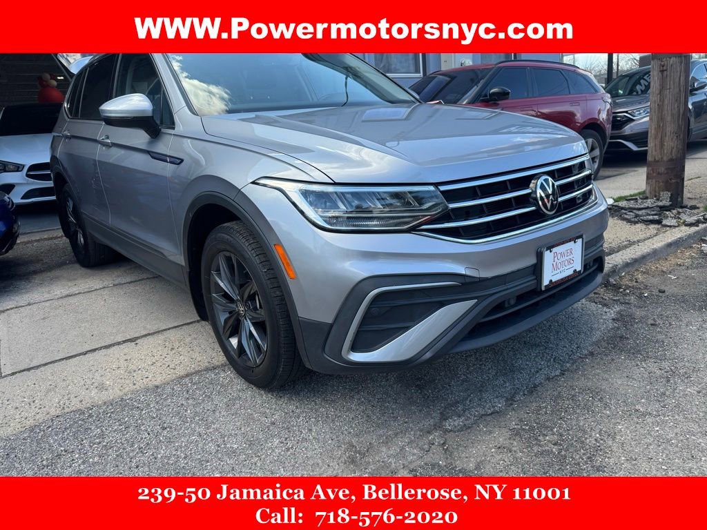 Used 2022 Volkswagen Tiguan SE w/ Panoramic Sunroof Package AWD/4WD image 3