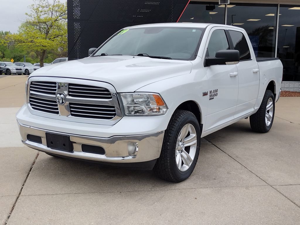 Used 2019 RAM 1500 Classic SLT w/ SLT Plus D←cor Group AWD/4WD image 1