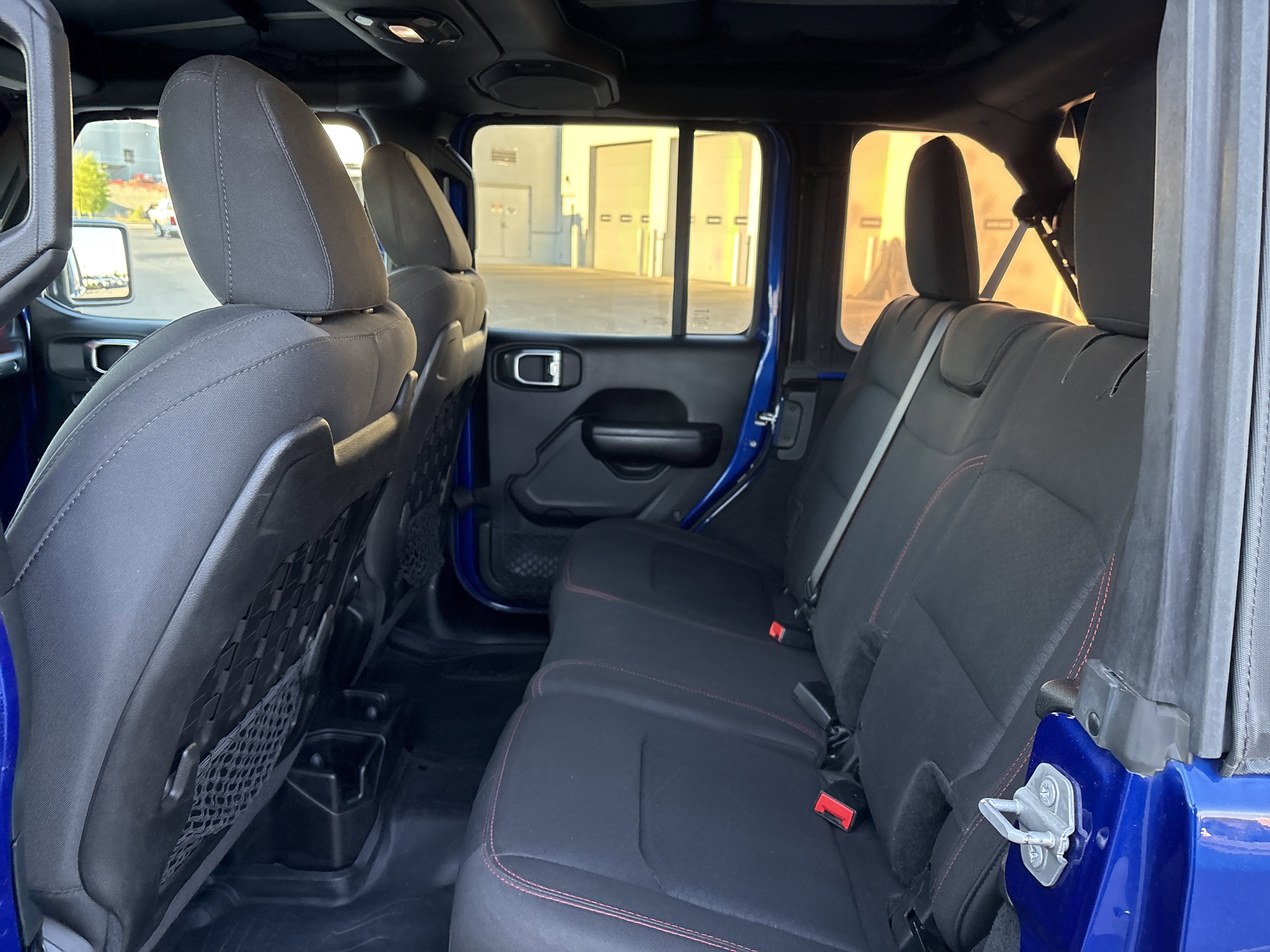 Used 2018 Jeep Wrangler Unlimited Rubicon AWD/4WD image 32