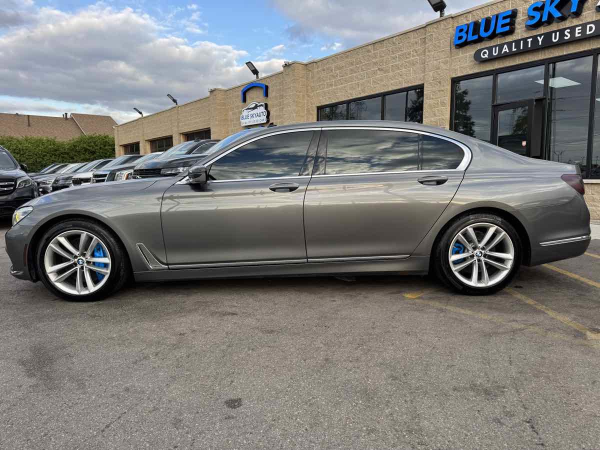 Used 2017 BMW 750i xDrive AWD/4WD image 8