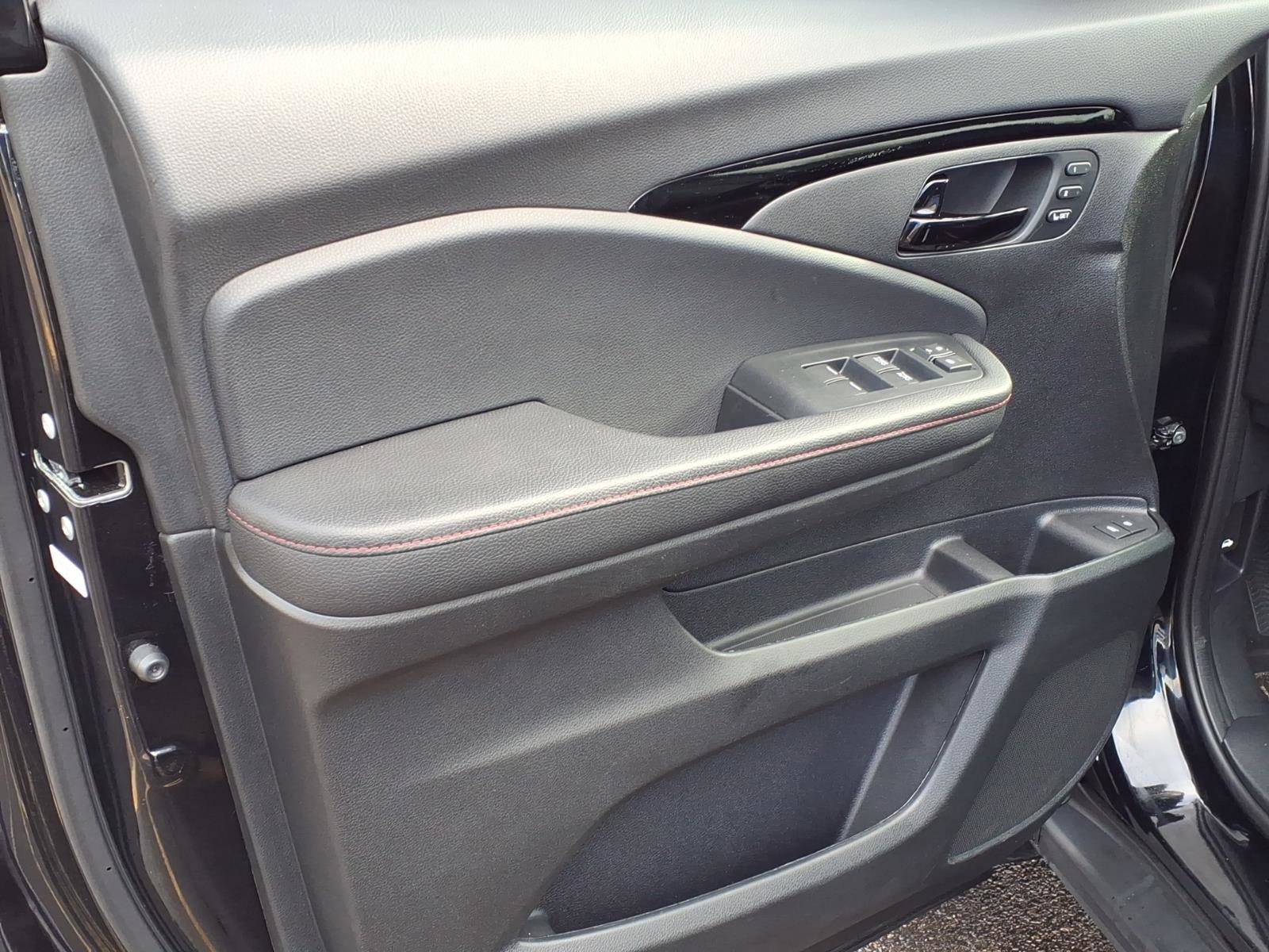 Certified 2024 Honda Passport Black Edition image 4