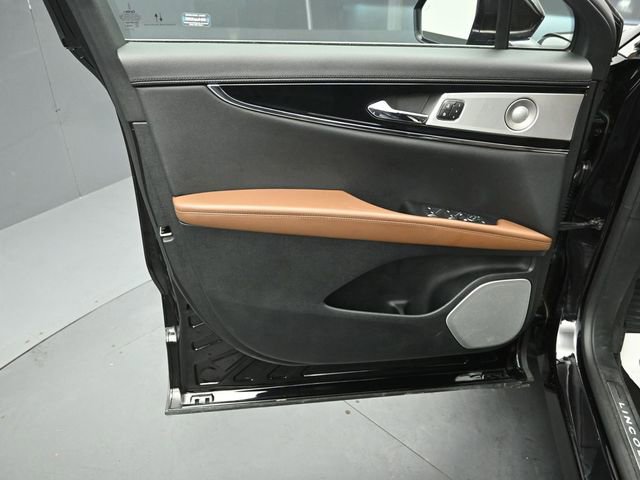 Certified 2023 Lincoln Nautilus Reserve w/ Equipment Group 202A image 21