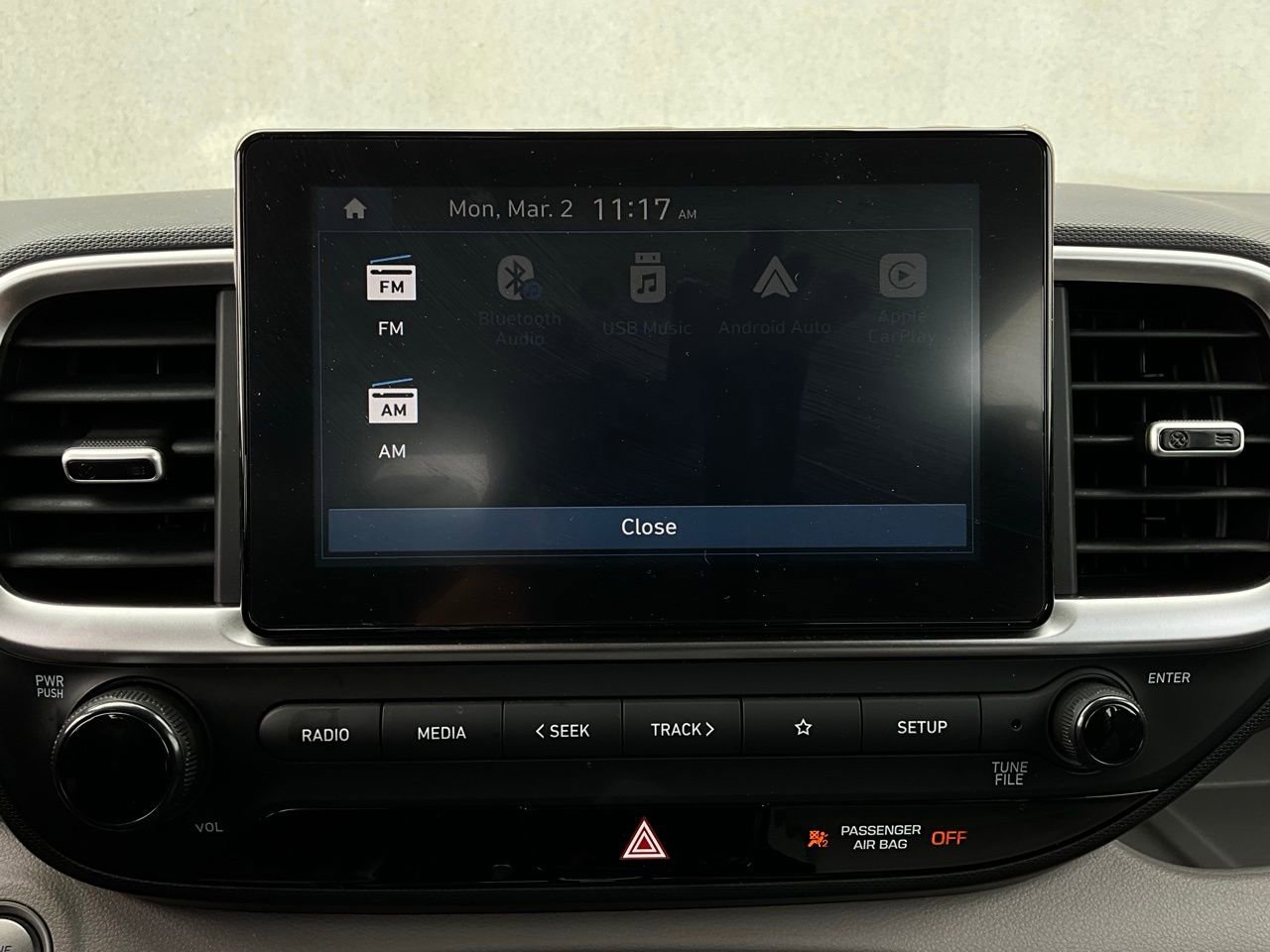 Used 2025 Hyundai Venue SEL image 31