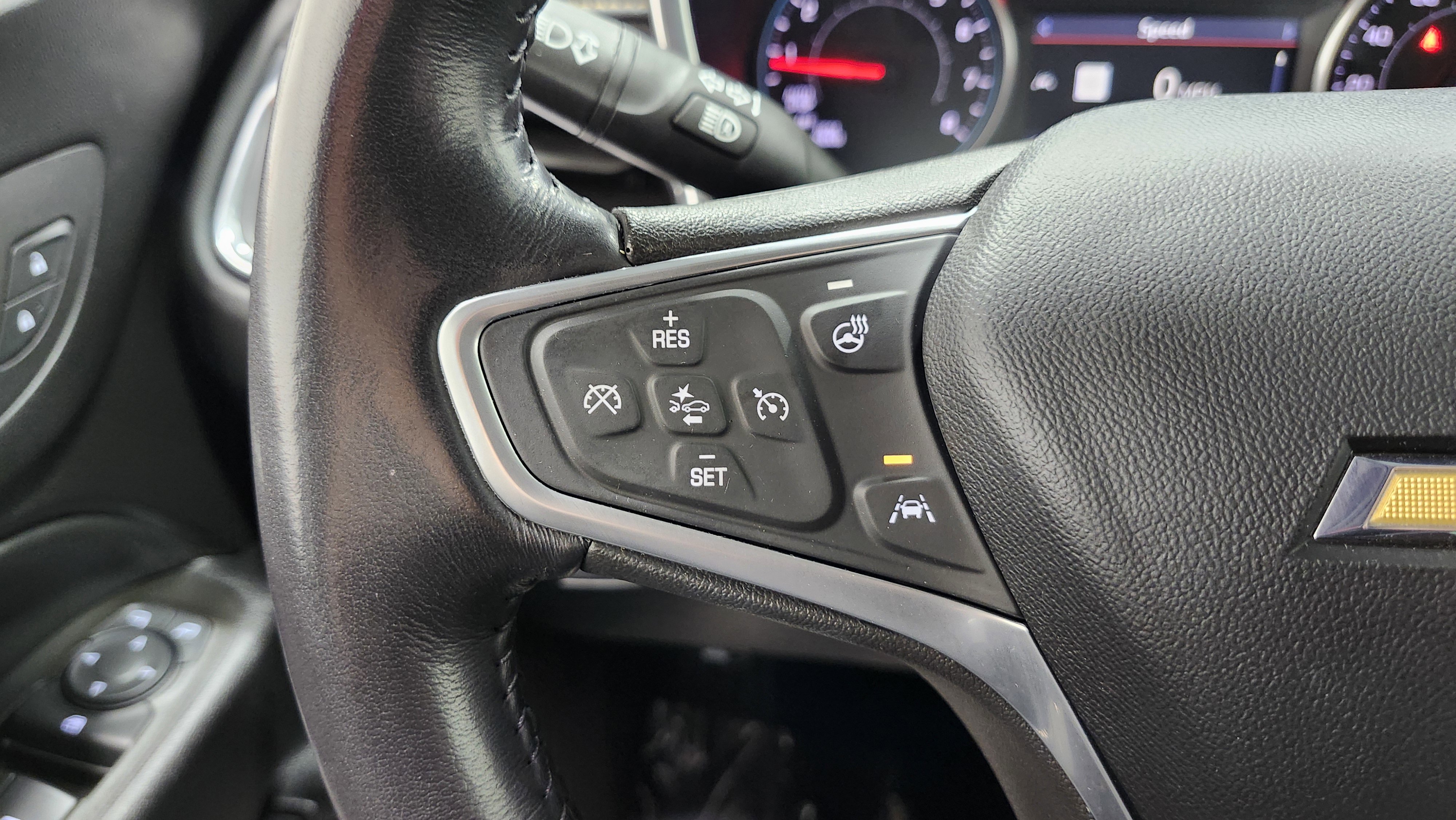 Used 2021 Chevrolet Equinox Premier image 40