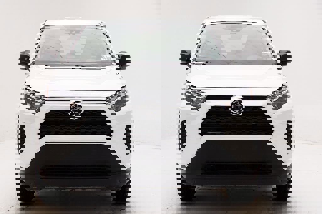 Used 2024 Toyota RAV4 LE image 4