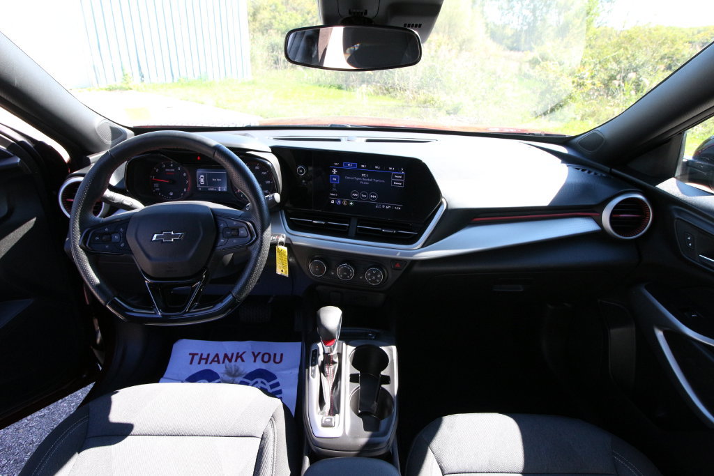 Used 2024 Chevrolet Trax RS w/ Driver Confidence Package FWD image 17