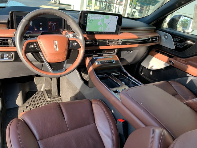 Certified 2025 Lincoln Aviator Reserve w/ Luxury Package AWD/4WD image 19