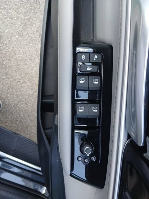 Used 2023 Jeep Wagoneer 4WD w/ Premium Group I image 57