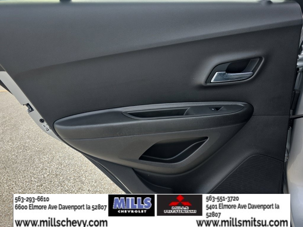 Used 2021 Chevrolet Trax LT w/ LT Convenience Package FWD image 17