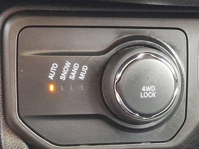 Used 2018 Jeep Renegade Latitude AWD/4WD image 23